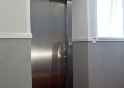 WE 4 Foto 12 Treppenhaus mit Aufzug